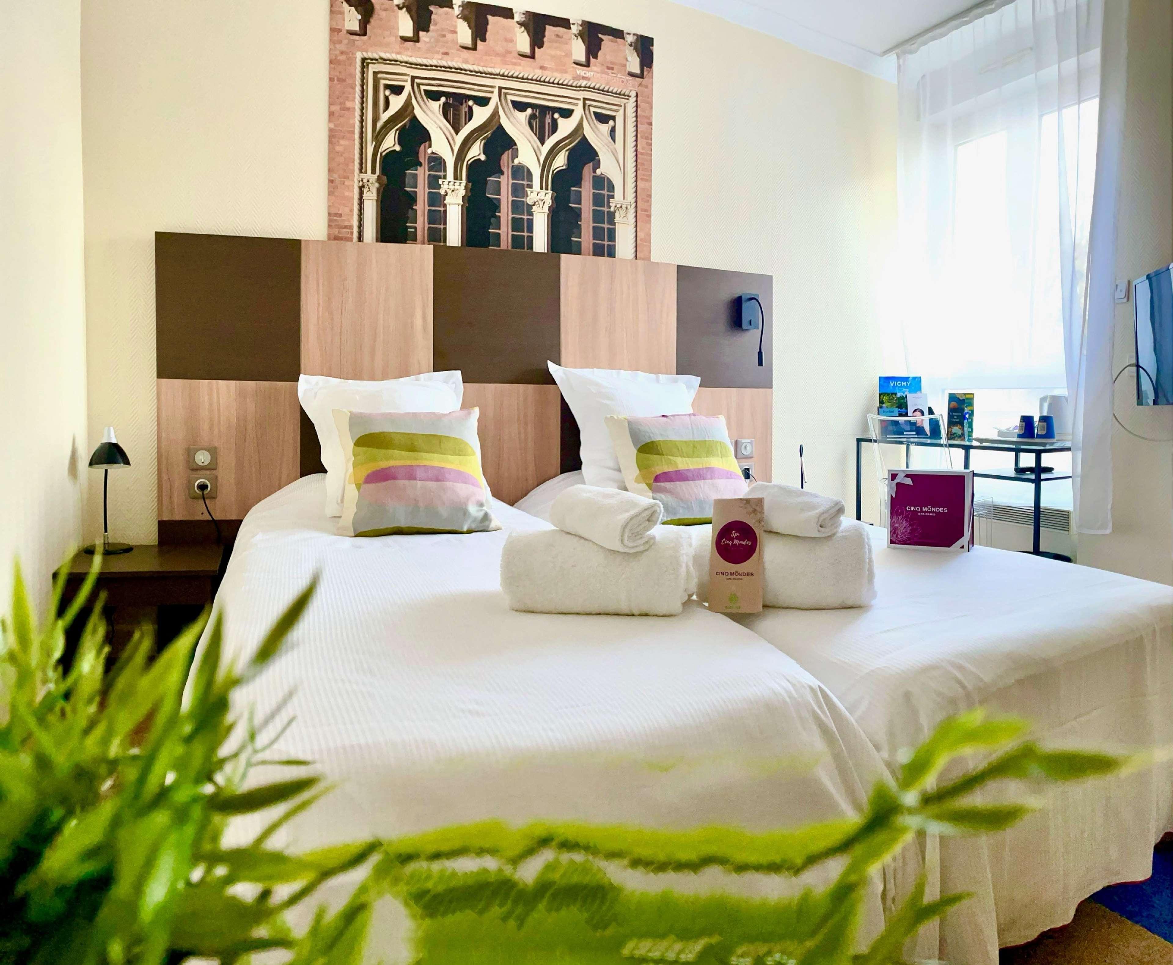 Kyriad Restaurant Centre 3*