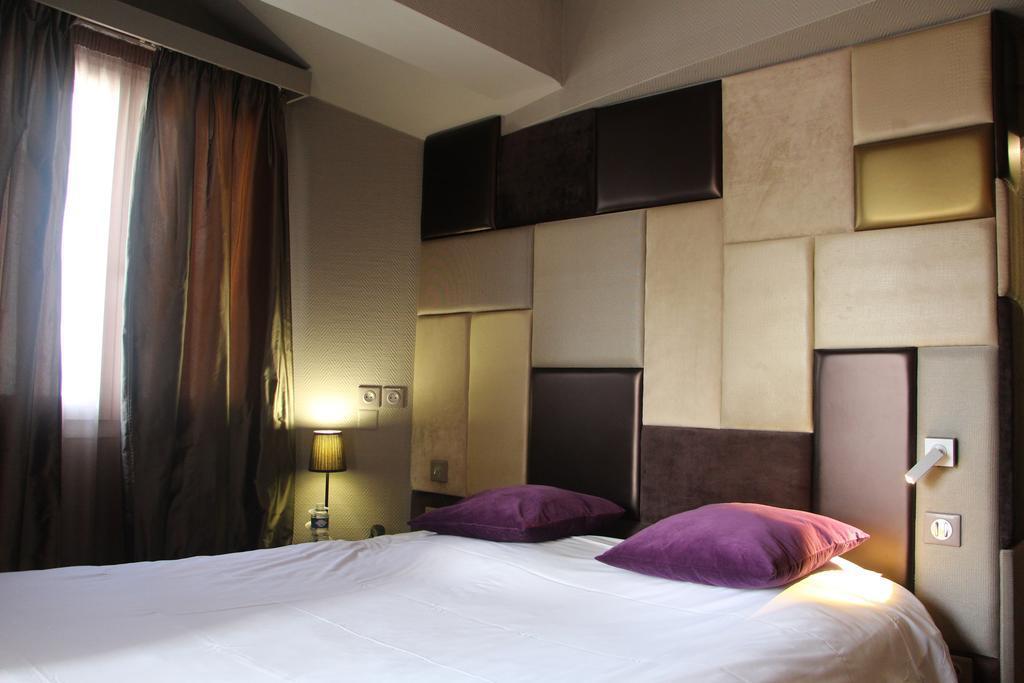 Kyriad Restaurant Centre 3*