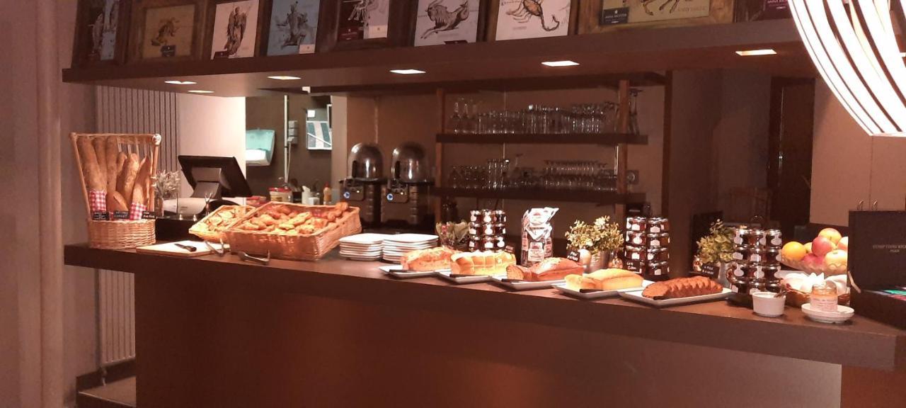 Kyriad Restaurant Centre 3*