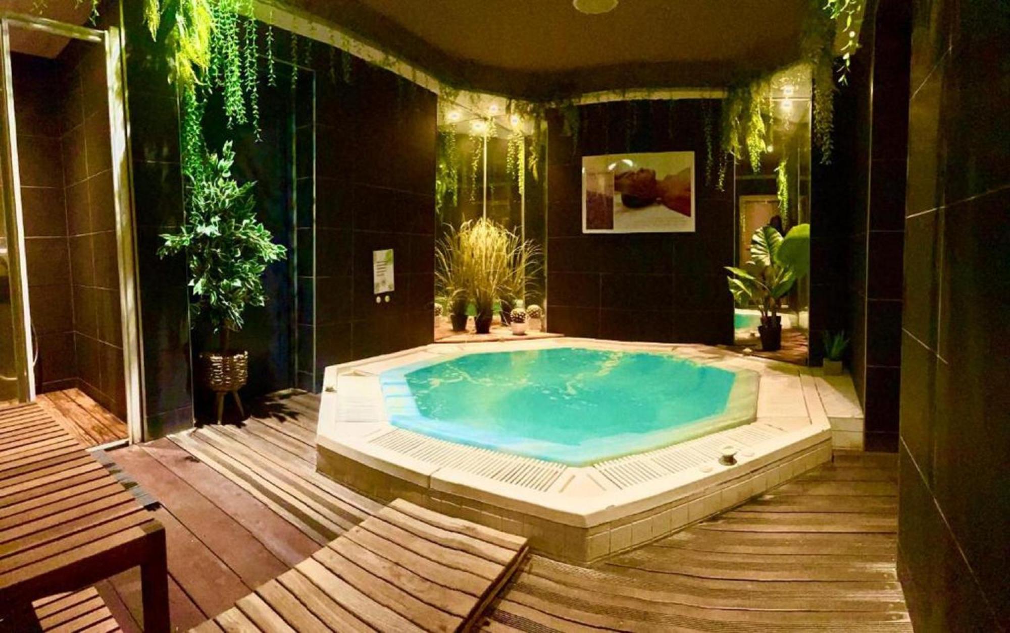 Kyriad Restaurant Centre Hotel
